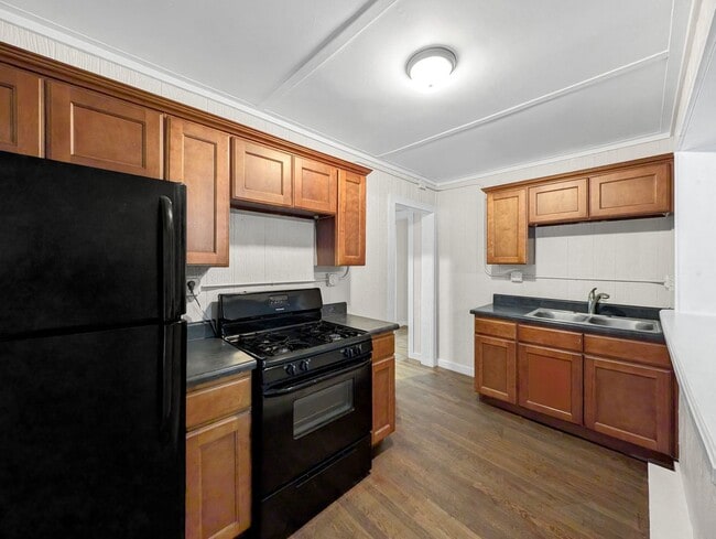 Photo - 208 E Graham St