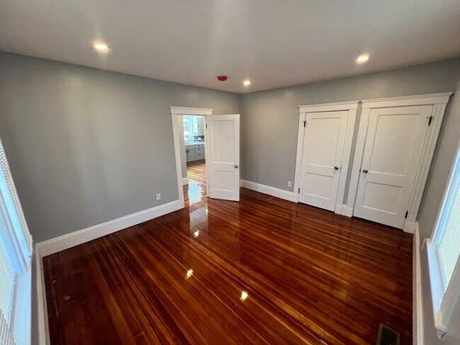 Photo - 28 Albertina St Unit 1