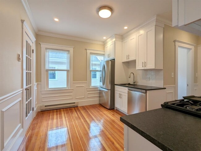 Photo - 35 Trowbridge St Unit 1