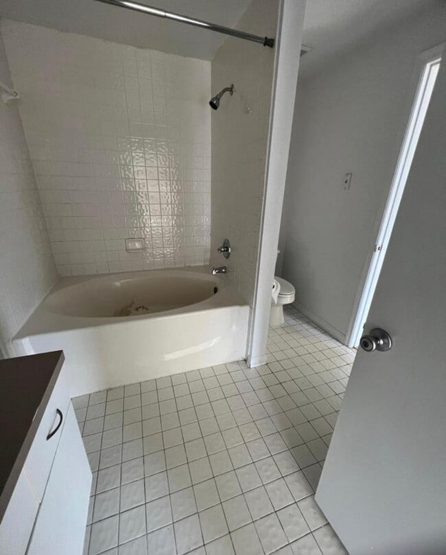 5548 Metrowest Blvd