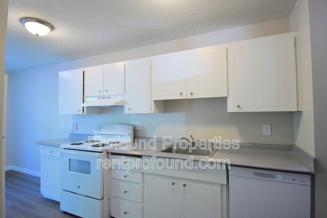 Building Photo - 704 NE 99th Ave Rental