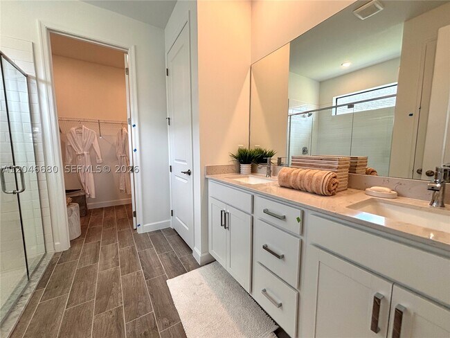 Photo - 10660 Wilgrove 10660