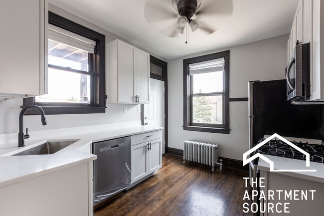 Building Photo - 3823 N Drake Ave Unit 2