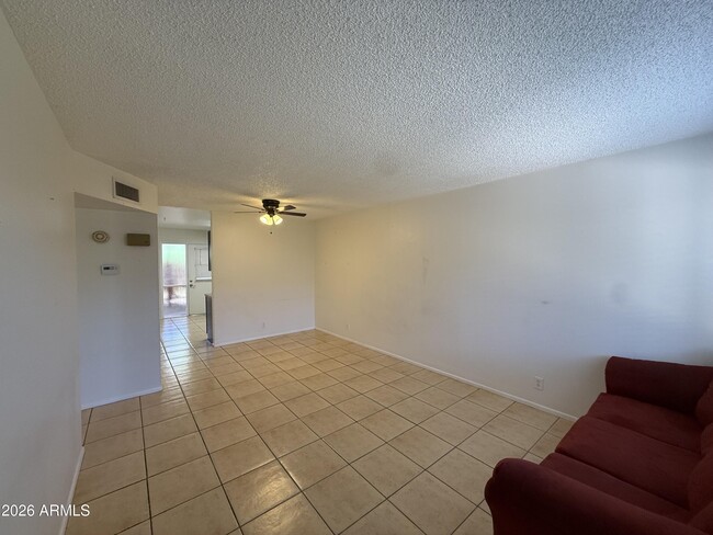 Photo - 415 N 64th Pl