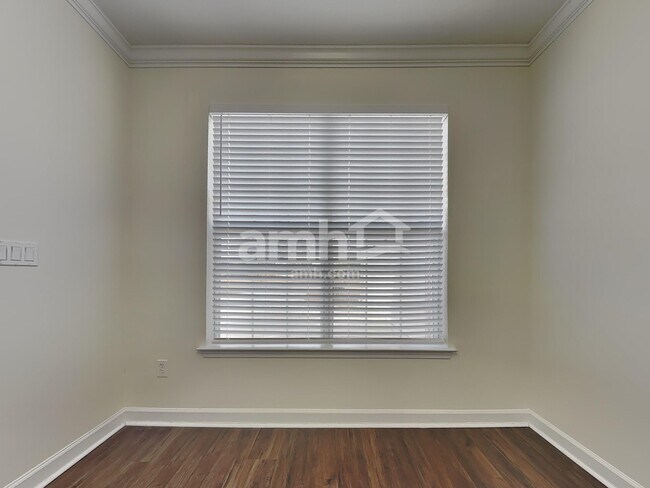 Photo - 344 Bristol Way