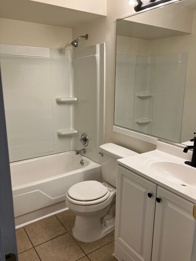 Photo - MARKETING SPECIAL - Sign a lease by 9/5 an... Apartamento Unidad 30-1459 Henley of Troy LLC