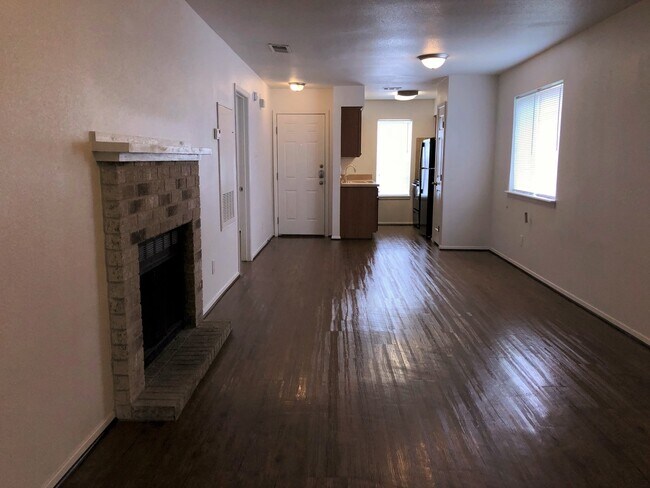 Photo - 3705EL Unidad A