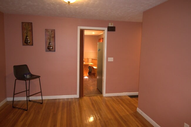 Photo - 845 Stafford St