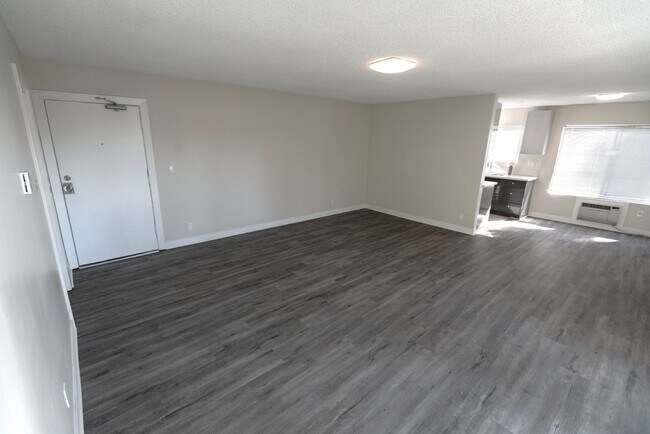 Photo - 1944 Whitley Ave.