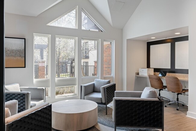 Photo - Avia Apartments on College Blvd (Overland ...