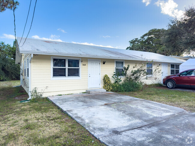 Building Photo - 3448 SE Iris St Rental