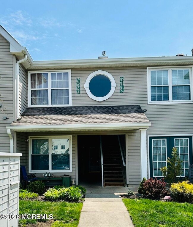 Photo - 76 Des Moines Ct