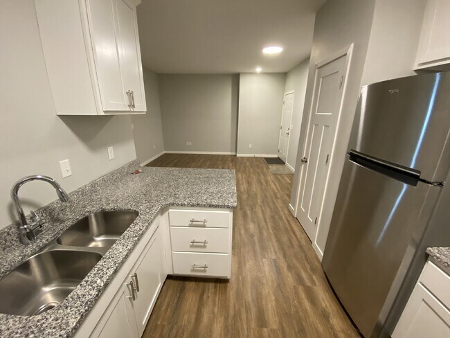 Photo - Modern Comfort Meets Urban Convenience in Longfellow! Unidad C