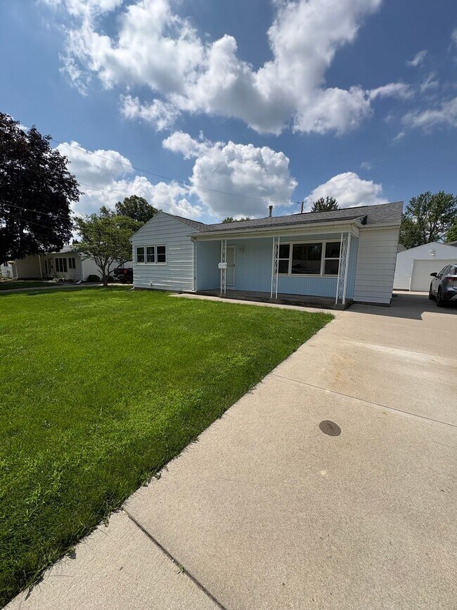 Photo - 1745 Sager Ave