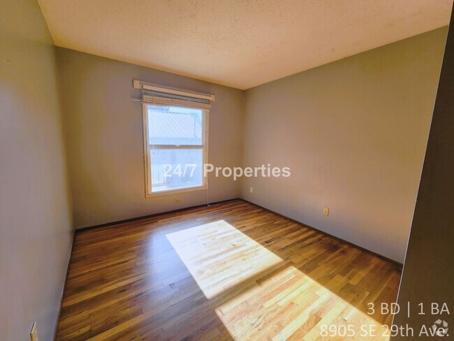 Building Photo - 3BD I 1BA + Bonus Room - Milwaukie, OR Rental