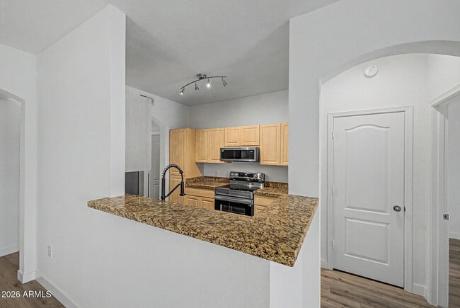 Photo - 1411 E Orangewood Ave
