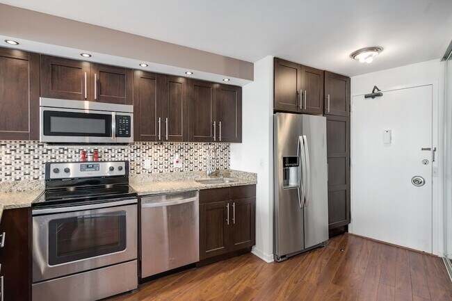 300 N State St Unit 5502