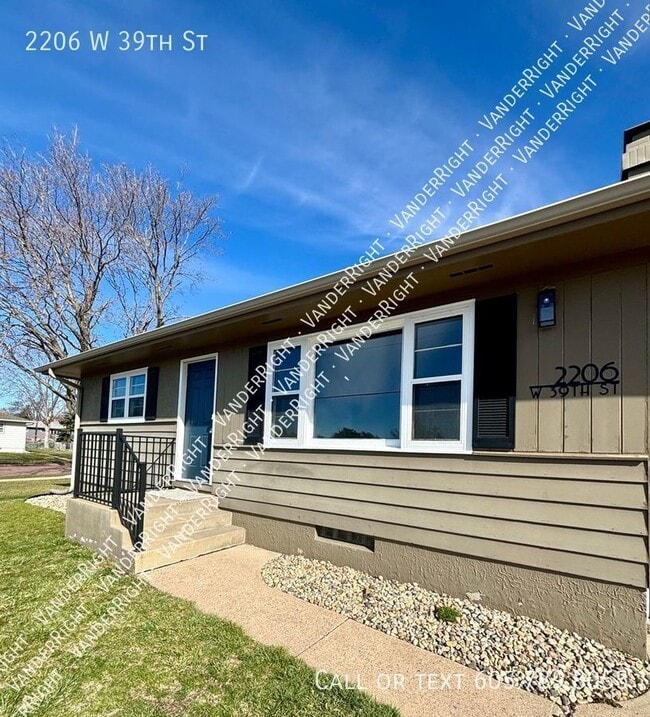 Photo - 2206 W 39th St