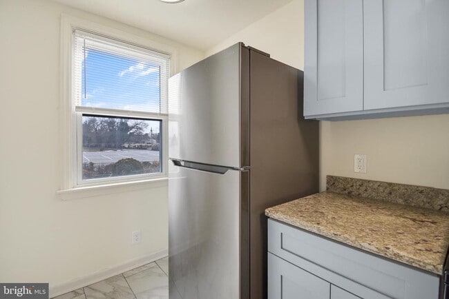 Photo - 666 Rively Ave