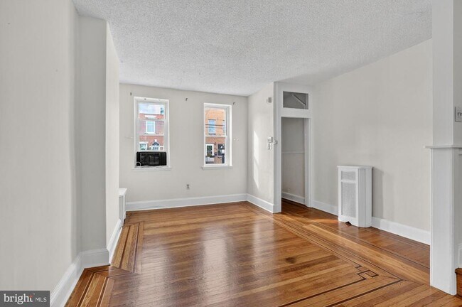 Photo - 2343 E Huntingdon St