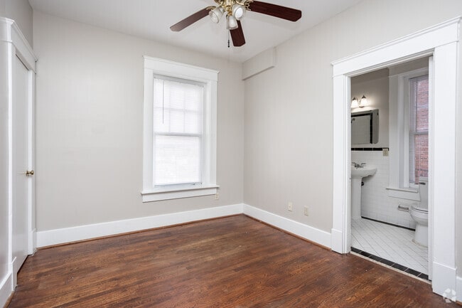 2 habitaciones, 2 baños - 1435 pies cuadrados - Dormitorio principal - Katherine Court