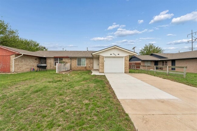 Building Photo - 2905 SW 82nd St