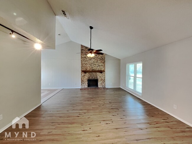 Photo - 605 Pyramid Dr