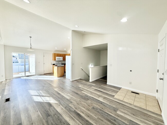 Photo - 1952 E 11th St