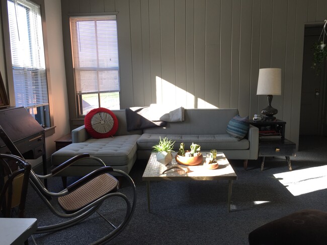 Building Photo - 303 E Livingston Ave Unit 303