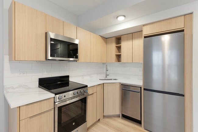 Photo - 1634 W Howard St Unit 310