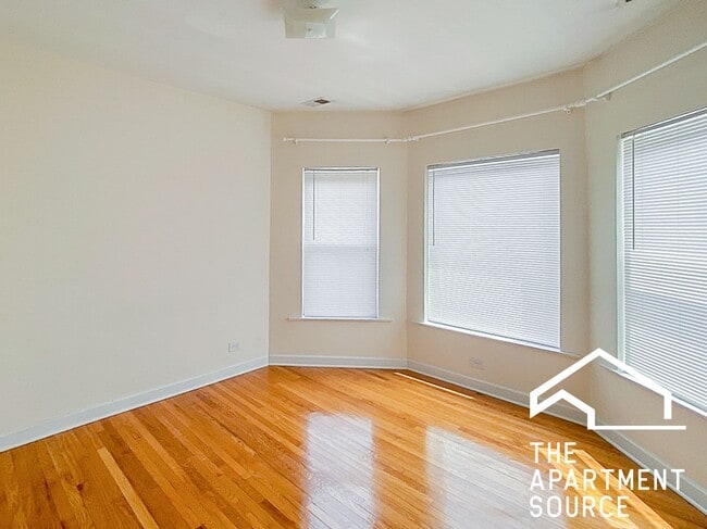 Photo - 857 W Cornelia Ave Unit 3N