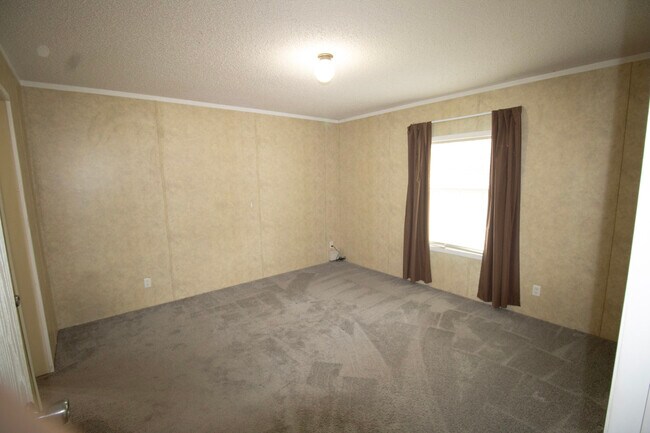 Photo - 1776 Zettwell Rd