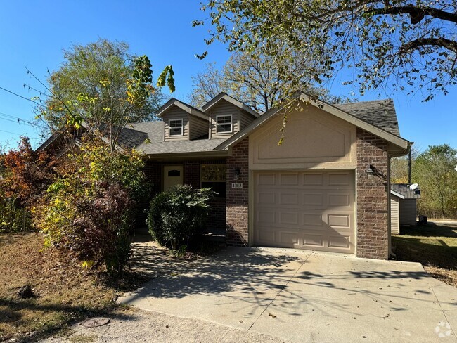 Building Photo - 3 Bedroom Home in Downtown Waynesville!