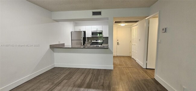 Building Photo - 8100 Geneva Ct Unit 540