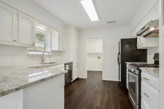 Photo - 7738 Menlo Dr