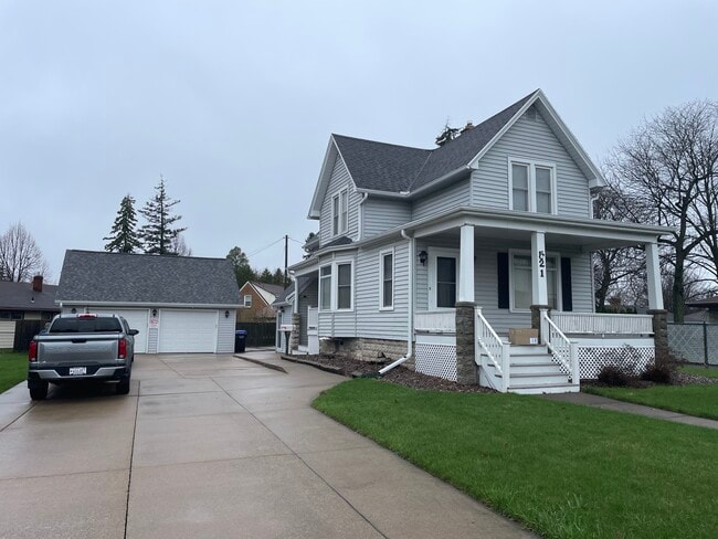 Building Photo - 521 N Badger Ave Unit Upper Level