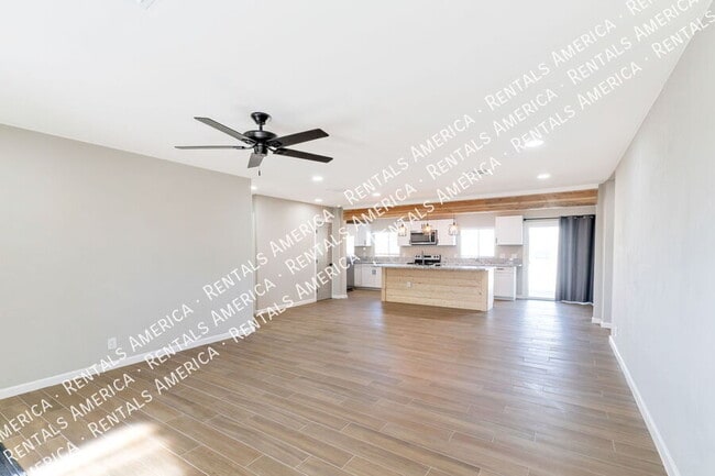 Photo - 4733 E 18th St