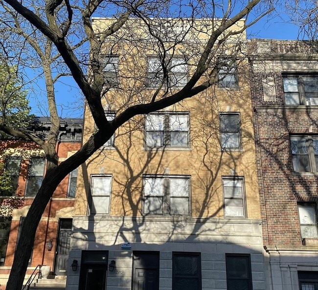 Building Photo - 2119 N Sedgwick St