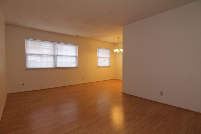 Photo - Spacious 1 bedroom 1 bath - available in S...