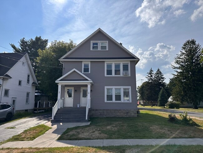 Building Photo - 19 Peacock St Unit 19 PEACOCK ST