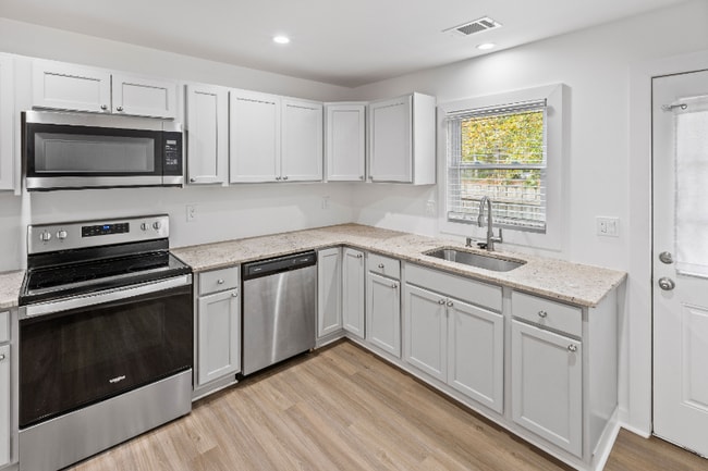 Photo - 770 N Donahue Dr