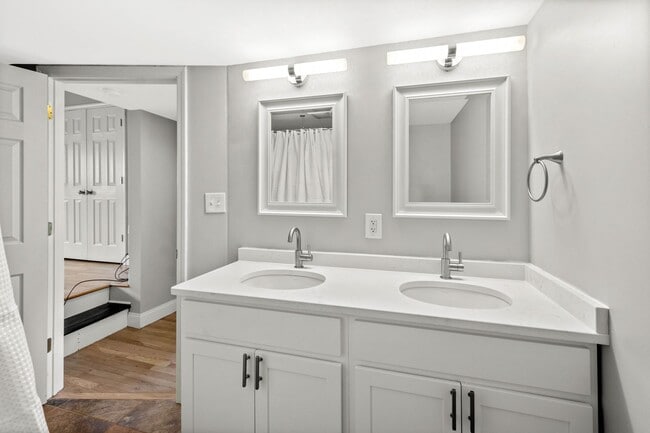 Photo - Luxury 3 bed, 3 bath home