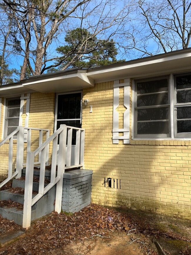 Building Photo - Duplex Convenient to Shaw!