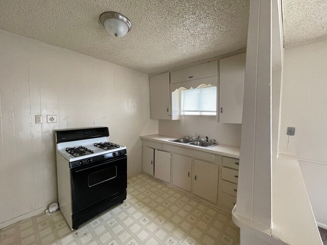 Photo - 500 Loraine Cir