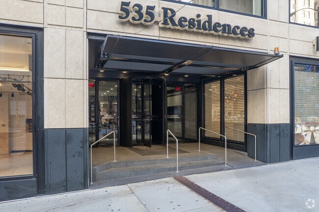 Entrance - 535-541 N Michigan Ave