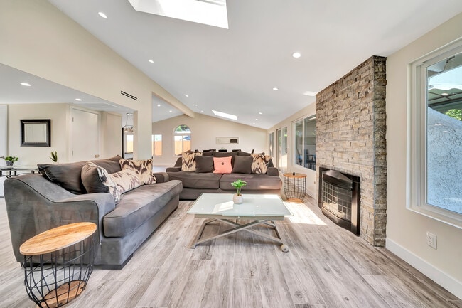 Photo - 5852 McDonie Ave