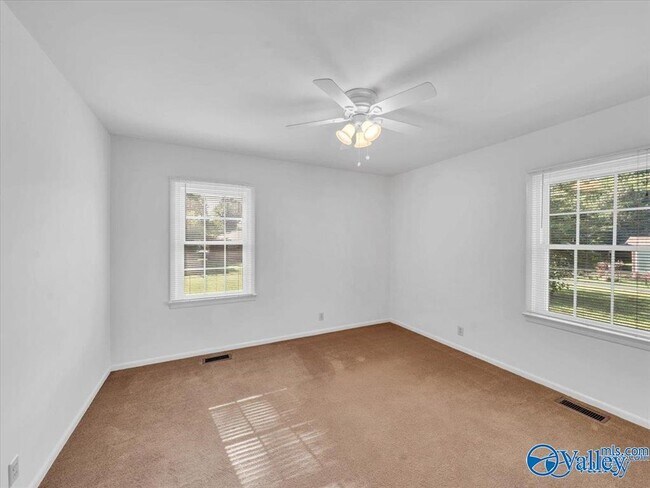 Photo - 422 Karter St NW