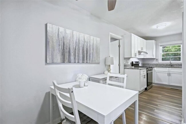Photo - 2363 Beverly Ln