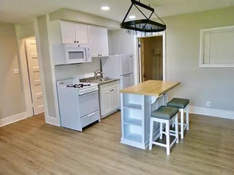 Building Photo - 122 SE Harlow Ave