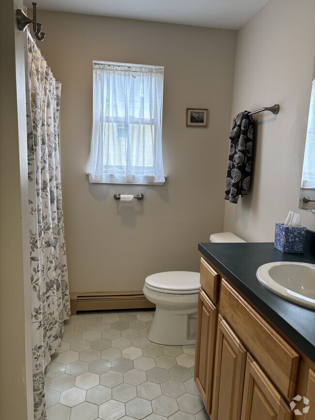 Building Photo - 419 Preble St Rental